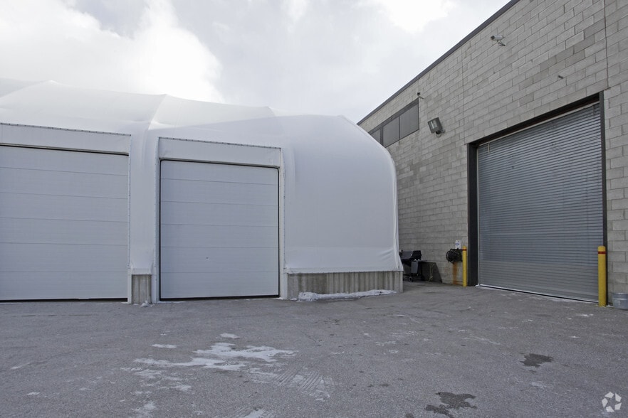 21 Cardico Dr, Whitchurch-Stouffville, ON for lease - Building Photo - Image 3 of 5
