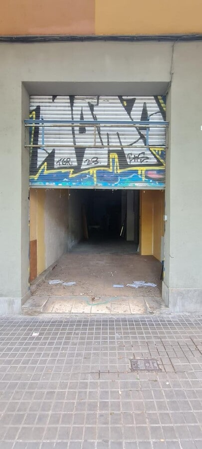 Barcelona, BAR 08028 - Unit - - - Interior Photo - Image 1 of 10