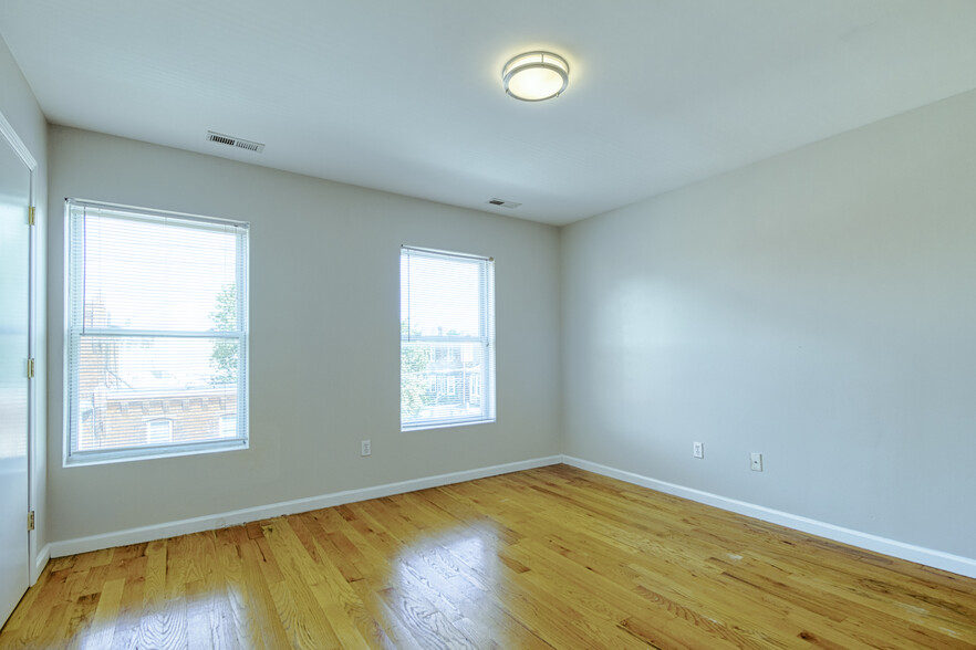 516 N Preston St, Philadelphia, PA for sale - Building Photo - Image 3 of 9