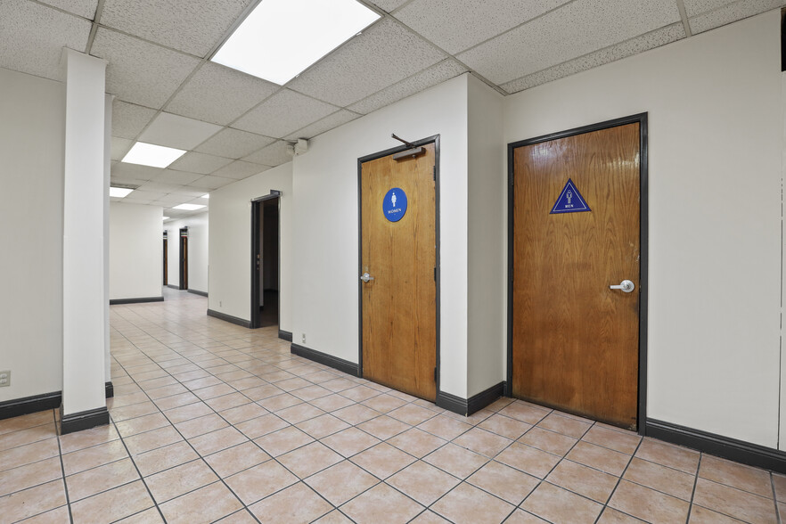 6347 Pacific Blvd, Huntington Park, CA for lease - Interior Photo - Image 2 of 9