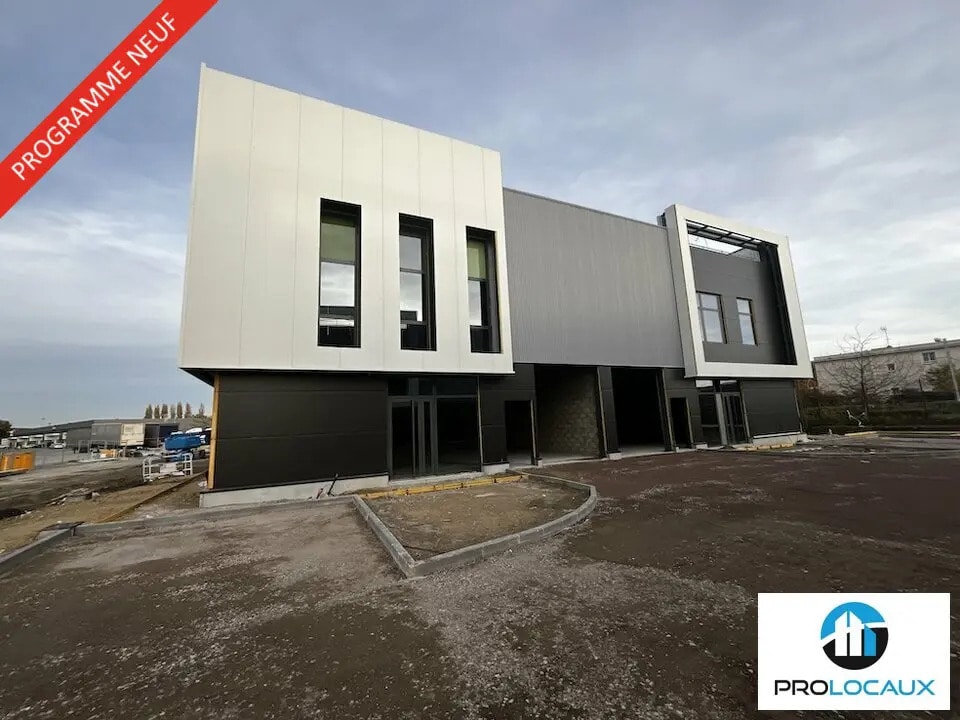 Flex in Montataire for lease Building Photo- Image 1 of 4