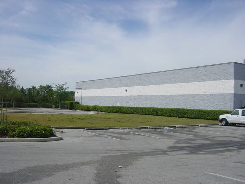 2070 E Semoran Blvd, Apopka, FL for sale - Building Photo - Image 1 of 3