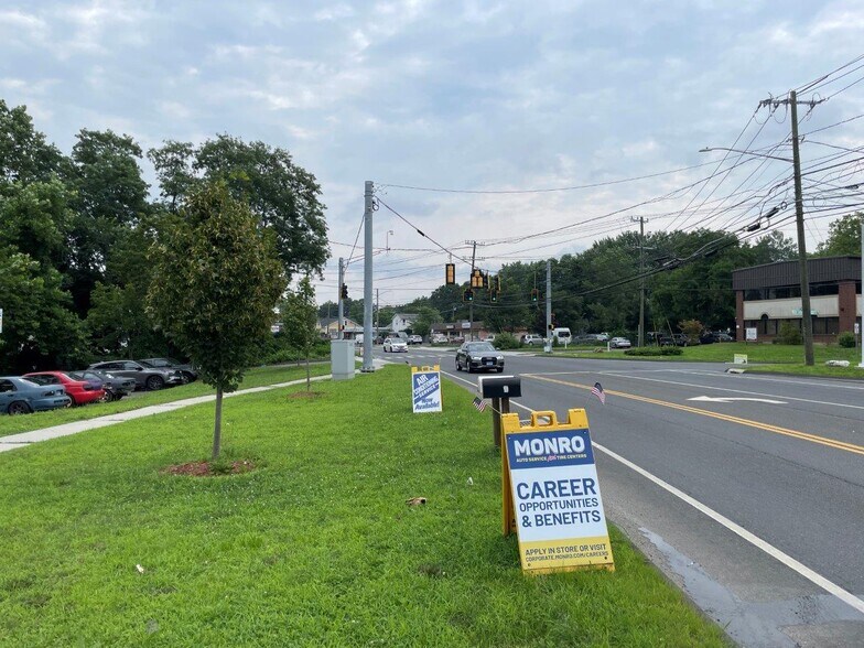 26 Newtown Rd, Danbury, CT for lease - Building Photo - Image 3 of 5