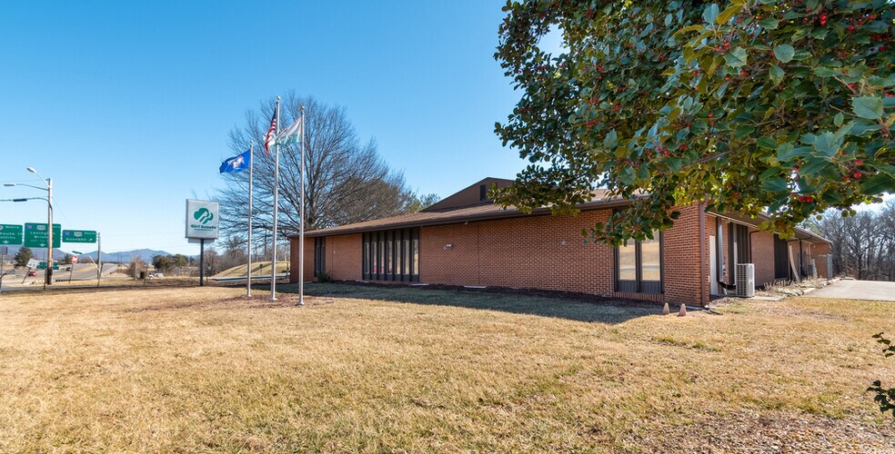 3663 Peters Creek Rd, Roanoke, VA 24019