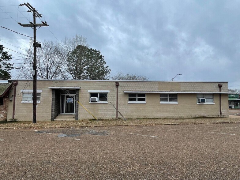 110 E Court Ave, Mendenhall, MS 39114 Office for Sale
