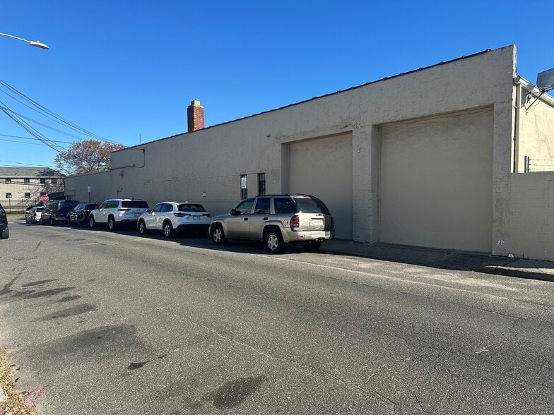 333 Hempstead Tpke, Elmont, NY for sale - Building Photo - Image 2 of 4