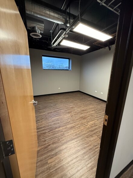 929 Childs St, Wheaton, IL for lease - Building Photo - Image 3 of 21