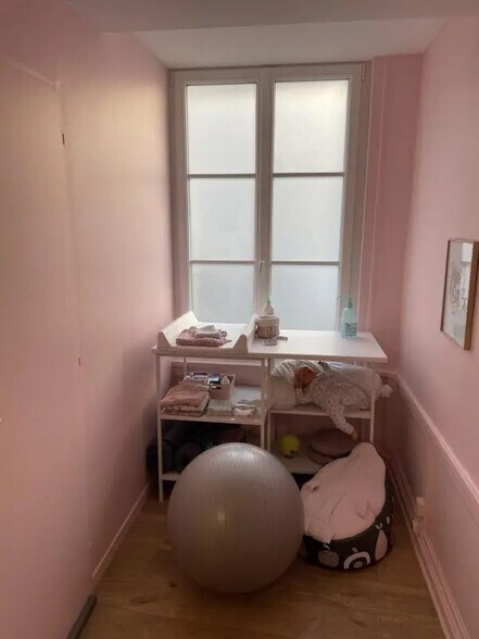 Office in Caen for lease - Interior Photo - Image 3 of 6