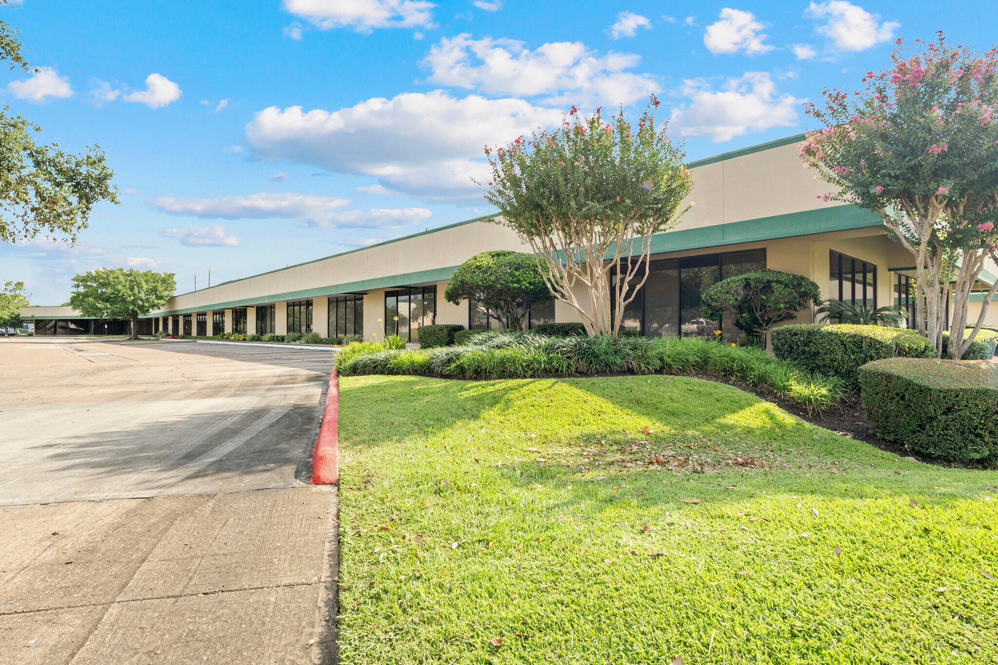 11200-11248 Wilcrest Green Dr, Houston, TX for lease Building Photo- Image 1 of 35