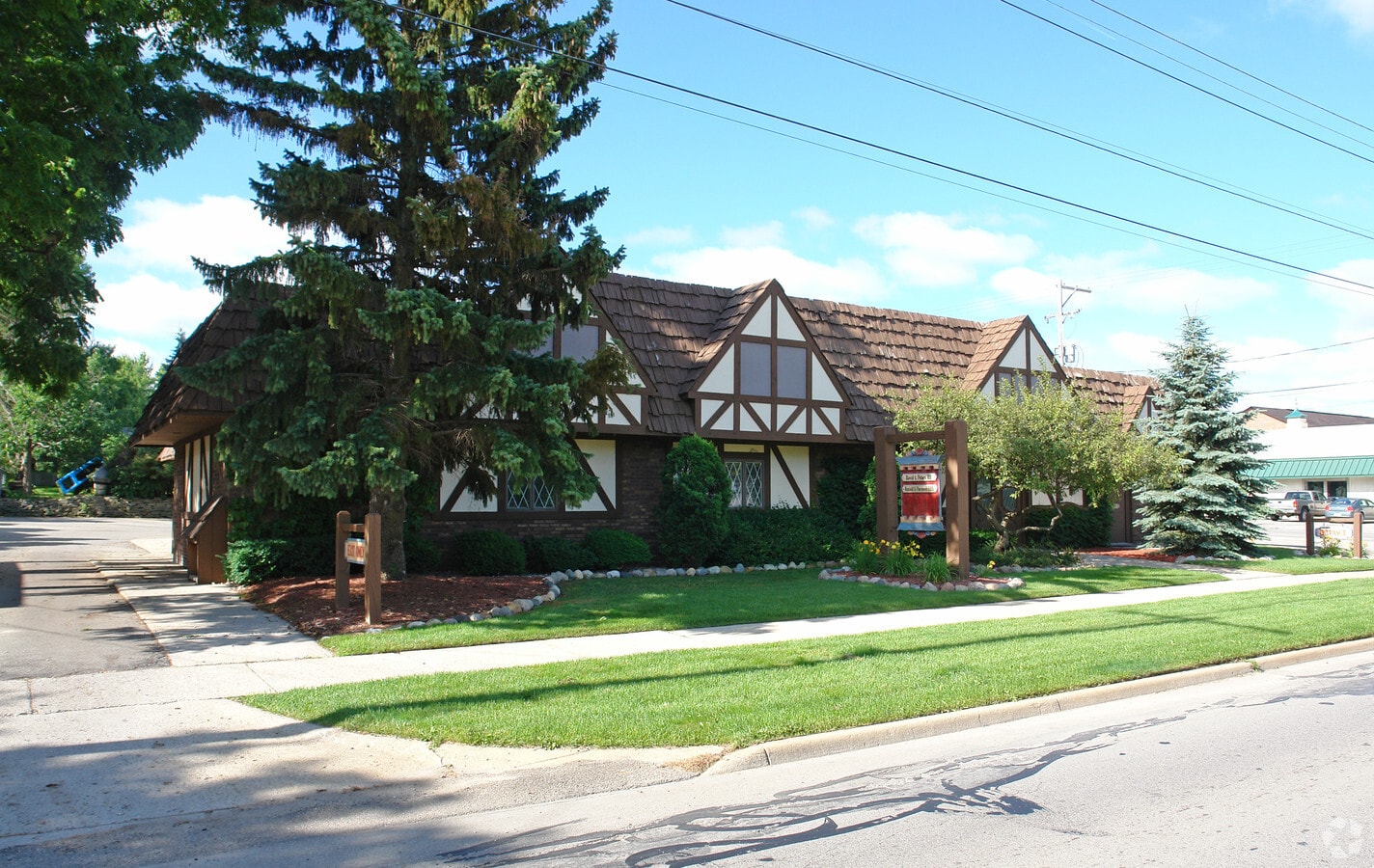 611 W State St, Saint Johns, MI 48879