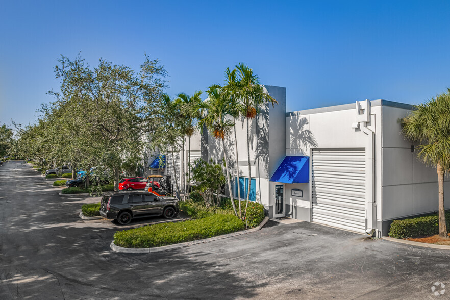 4811 Lyons Technology Pky, Coconut Creek, FL for lease - Building Photo - Image 1 of 4