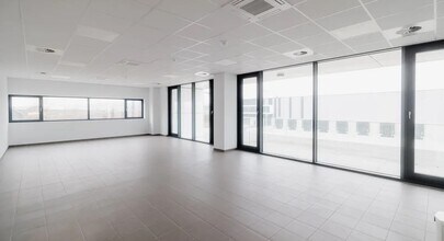  for lease Interior Photo- Image 2 of 7