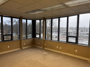 4050 W Maple Rd, Bloomfield Hills, MI for lease Interior Photo- Image 2 of 4