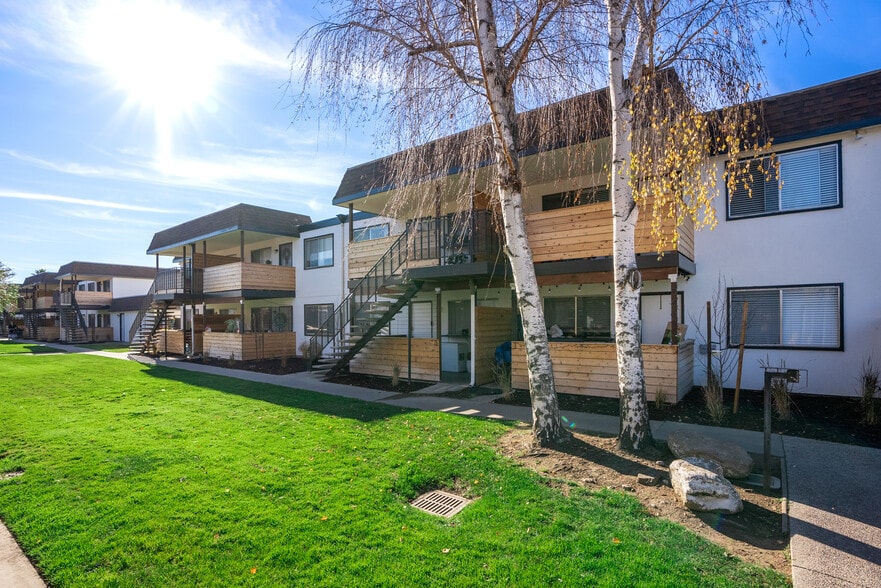 711 South St, Hollister, CA for sale - Primary Photo - Image 2 of 34