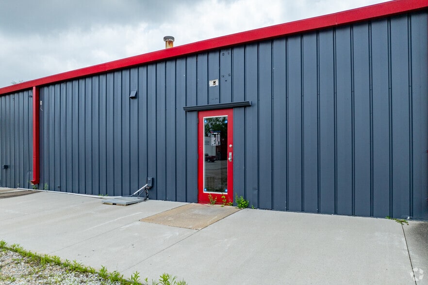 1617 NE 51st Ave, Des Moines, IA for lease - Building Photo - Image 3 of 10