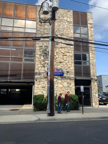 33 W Hawthorne Ave, Valley Stream, NY for sale - Building Photo - Image 1 of 1