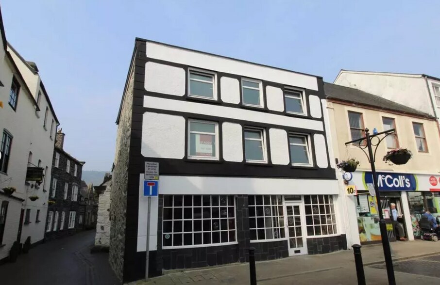 26 Ancaster Sq, Llanrwst for sale - Primary Photo - Image 1 of 1