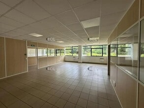 Industrial in Marly-la-Ville for lease Interior Photo- Image 2 of 2