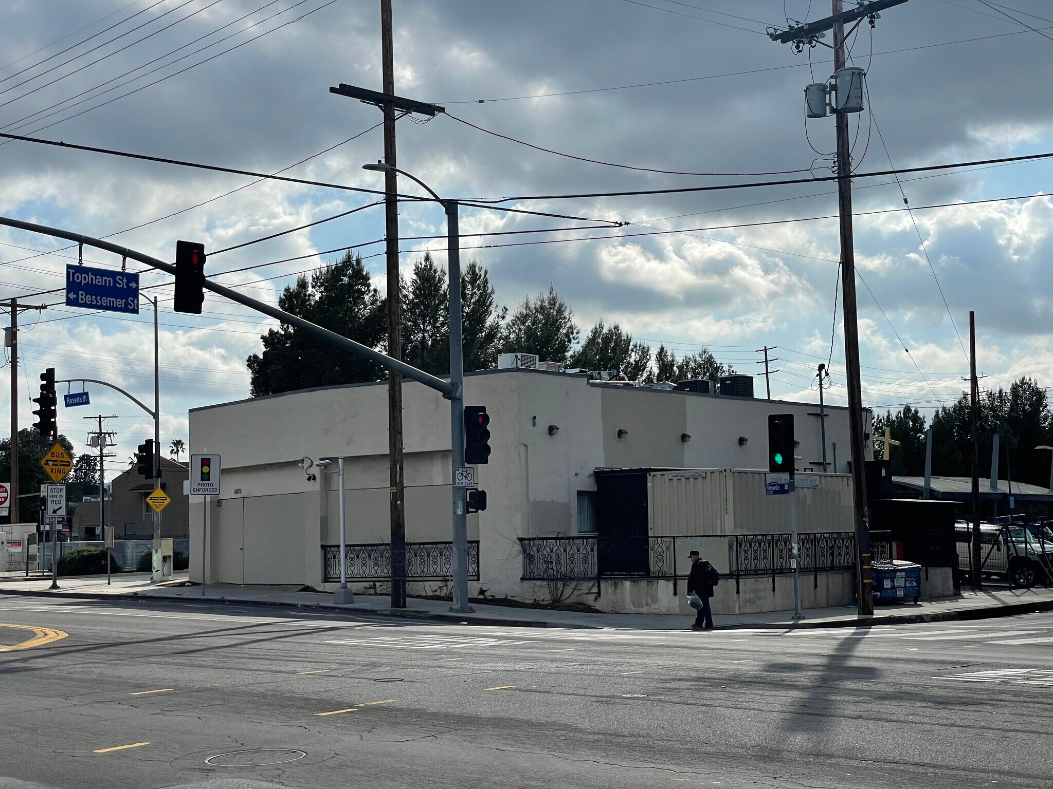 6075 Reseda Blvd, Tarzana, CA for sale Primary Photo- Image 1 of 1