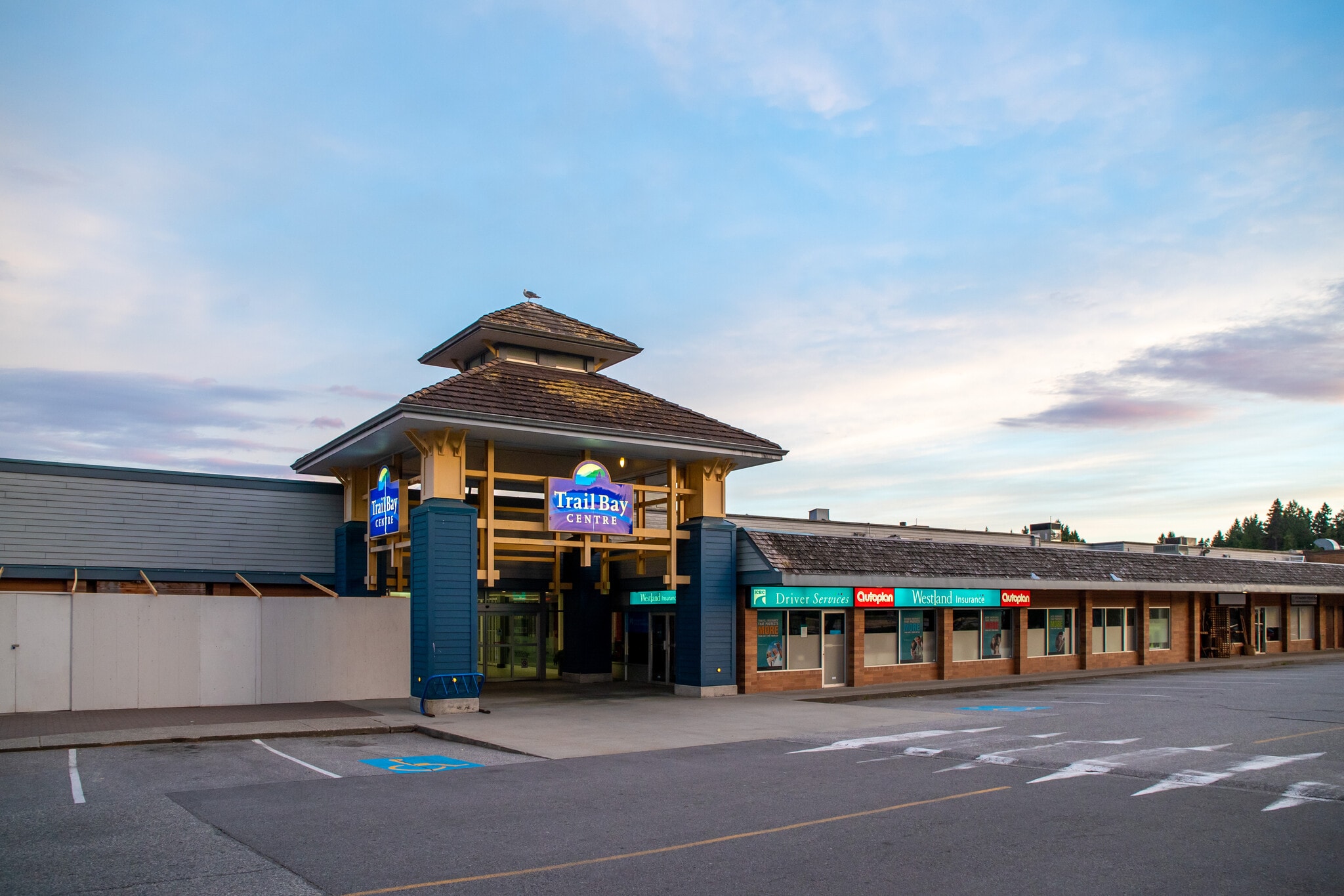 5755 Cowrie St, Sechelt, BC for lease Primary Photo- Image 1 of 23