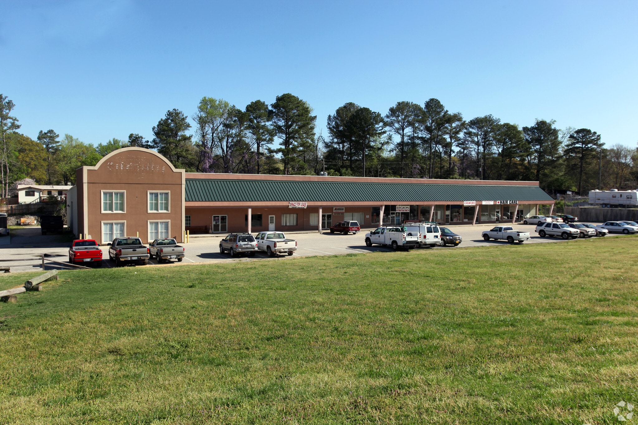 3242-3258 Cahaba Heights Rd, Birmingham, AL for lease Primary Photo- Image 1 of 7