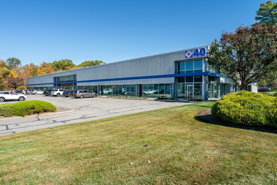 40 Commerce Way, Totowa, NJ for lease - Building Photo - Image 1 of 2