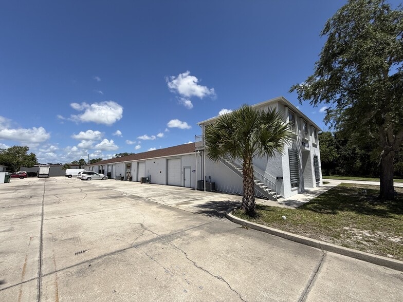 700 Atlantis Rd, Melbourne, FL for lease - Building Photo - Image 3 of 3