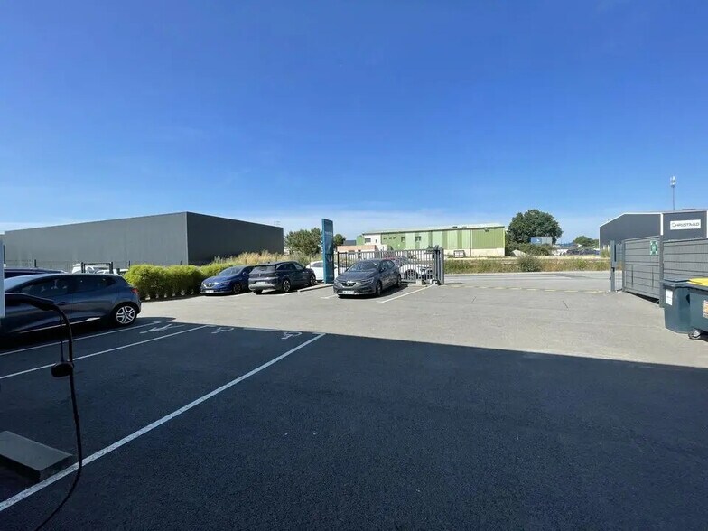 Flex in Caudan for lease - Building Photo - Image 3 of 11