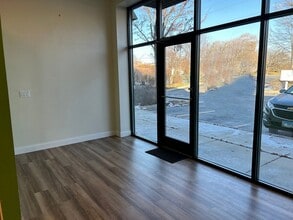 650 E Terra Cotta Ave, Crystal Lake, IL for lease Interior Photo- Image 2 of 5