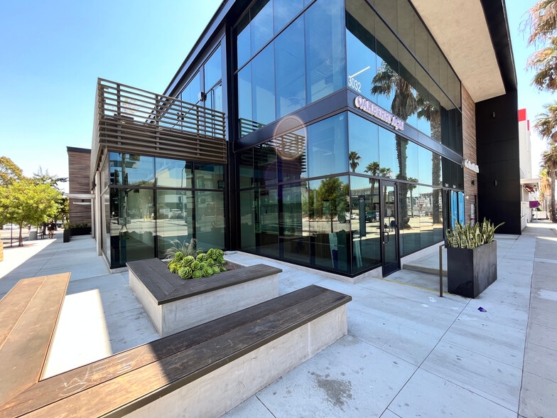 3032 Wilshire Blvd, Santa Monica, CA for lease - Building Photo - Image 3 of 7