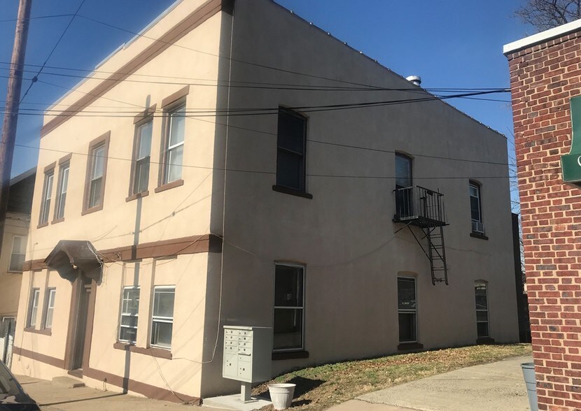 209 Franklin Ave, Hasbrouck Heights, NJ for sale - Primary Photo - Image 1 of 1