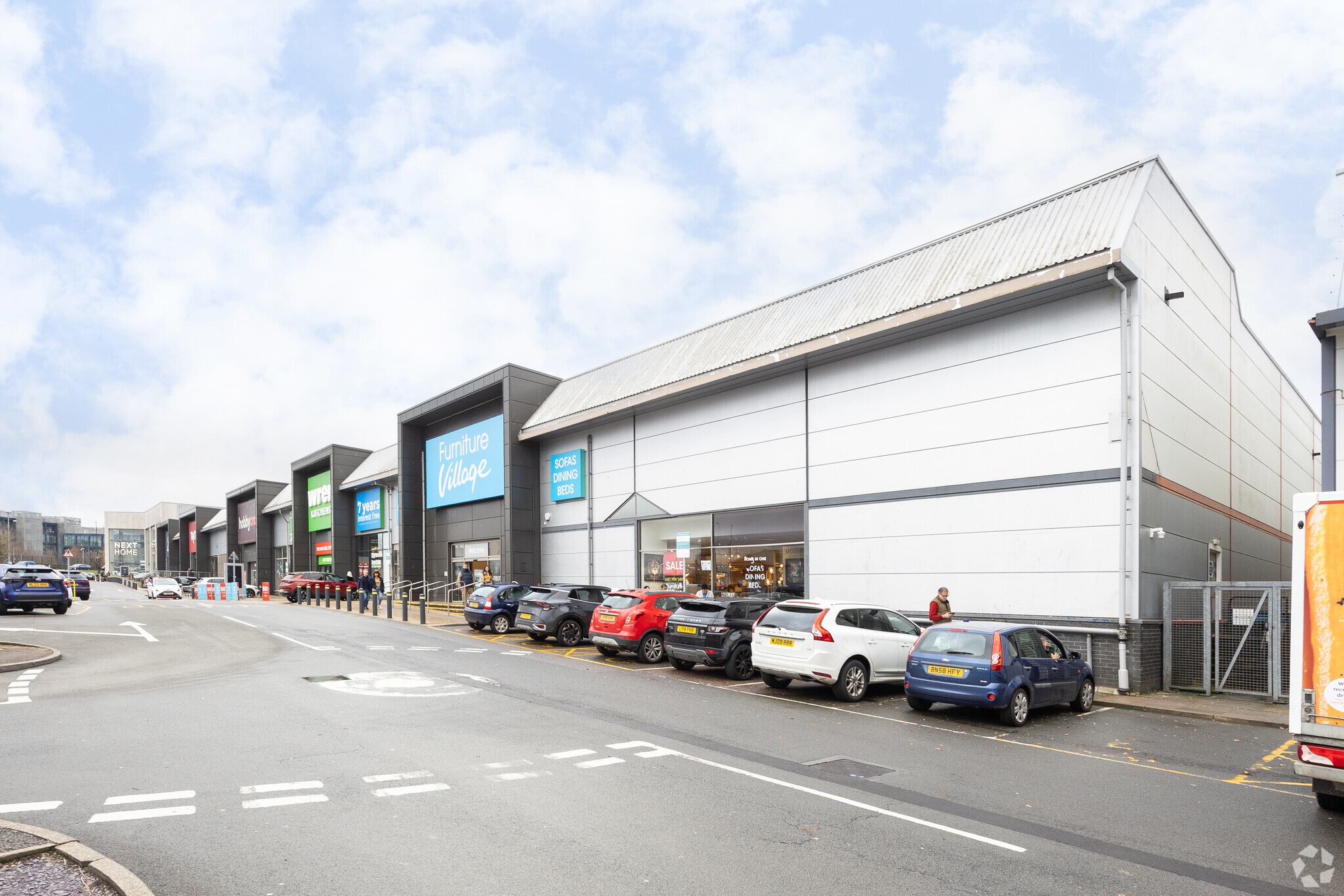 County Oak Way, Crawley for sale Primary Photo- Image 1 of 1