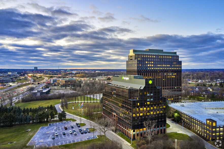 Two Towne Sq, Southfield, MI for lease - Aerial - Image 3 of 5