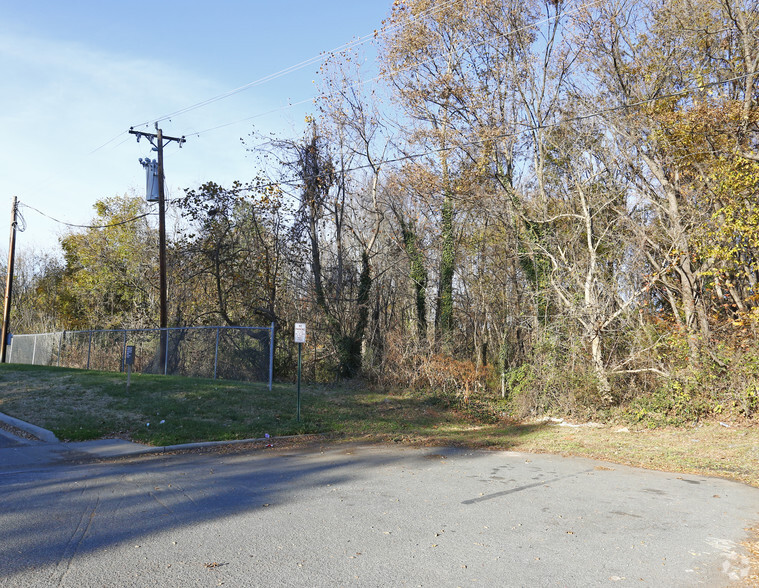 W Sugar Creek Rd, Charlotte, NC for sale - Primary Photo - Image 1 of 1