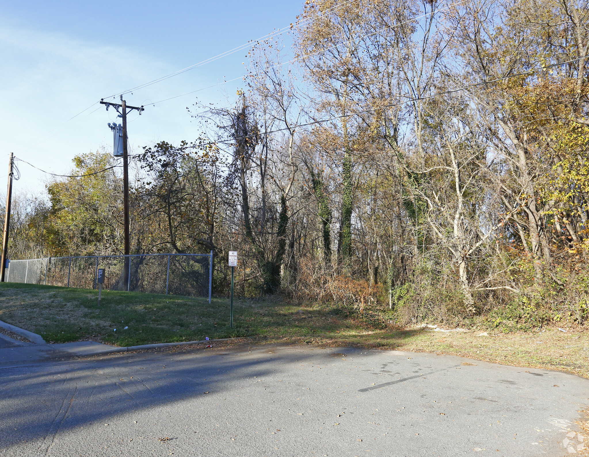 W Sugar Creek Rd, Charlotte, NC for sale Primary Photo- Image 1 of 1