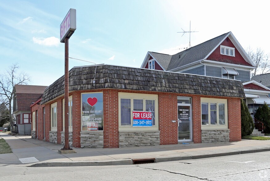 726 N Main St, Oshkosh, WI for sale - Primary Photo - Image 1 of 1