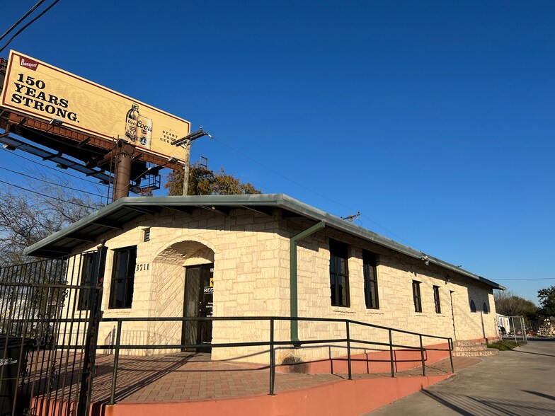 3711 Veterans Blvd, Del Rio, TX for sale - Primary Photo - Image 1 of 1