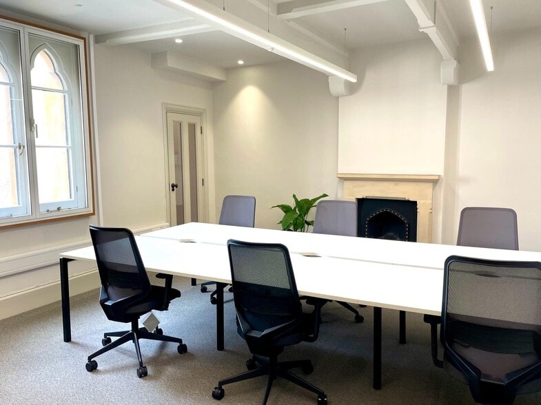 4-8 The Sanctuary, London for lease - Interior Photo - Image 3 of 11