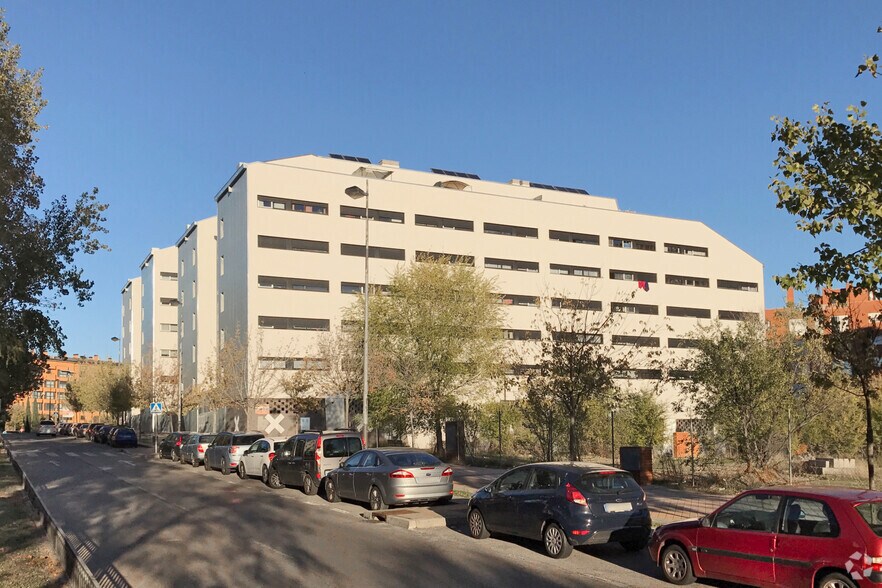 Multifamily in Alcorcón, Madrid for sale - Primary Photo - Image 1 of 1