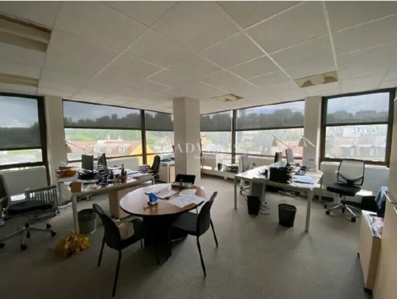 Office in Saint-Cloud for lease - Interior Photo - Image 3 of 9