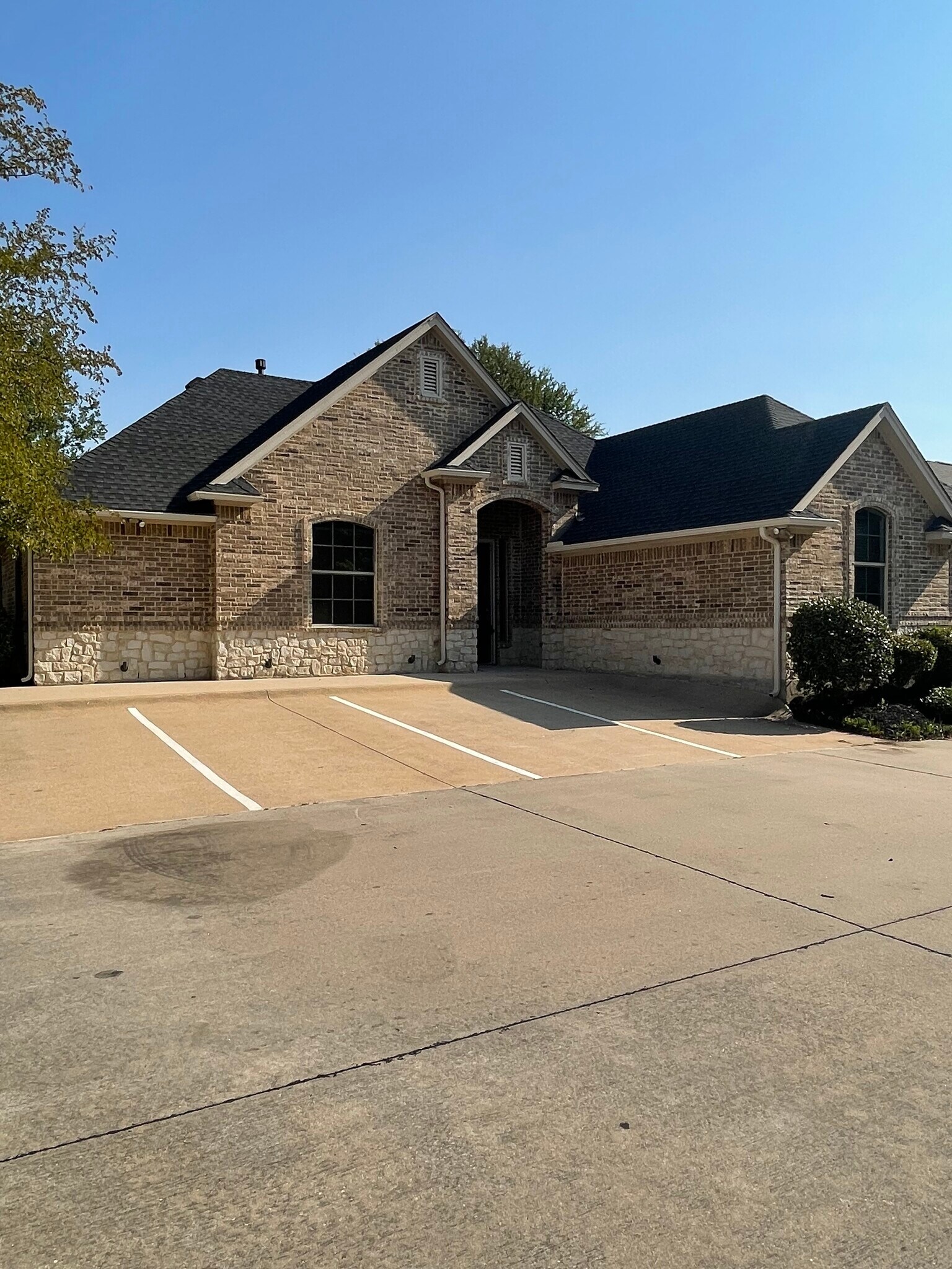 757 Lonesome Dove Trl, Hurst, TX for sale Primary Photo- Image 1 of 1