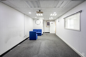 Lynwell Rd, Manchester for lease Interior Photo- Image 2 of 20