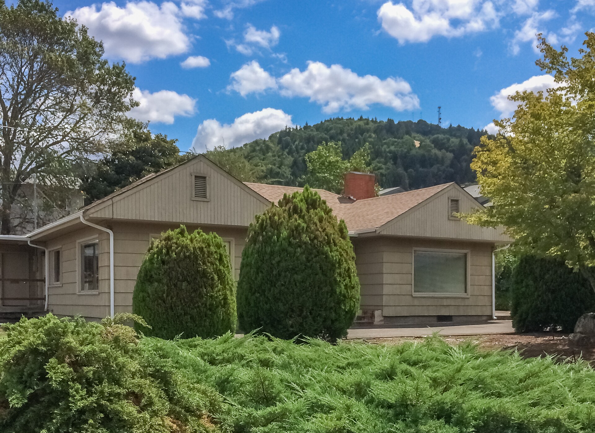 859 W Lookingglass Rd, Roseburg, OR for sale Building Photo- Image 1 of 1