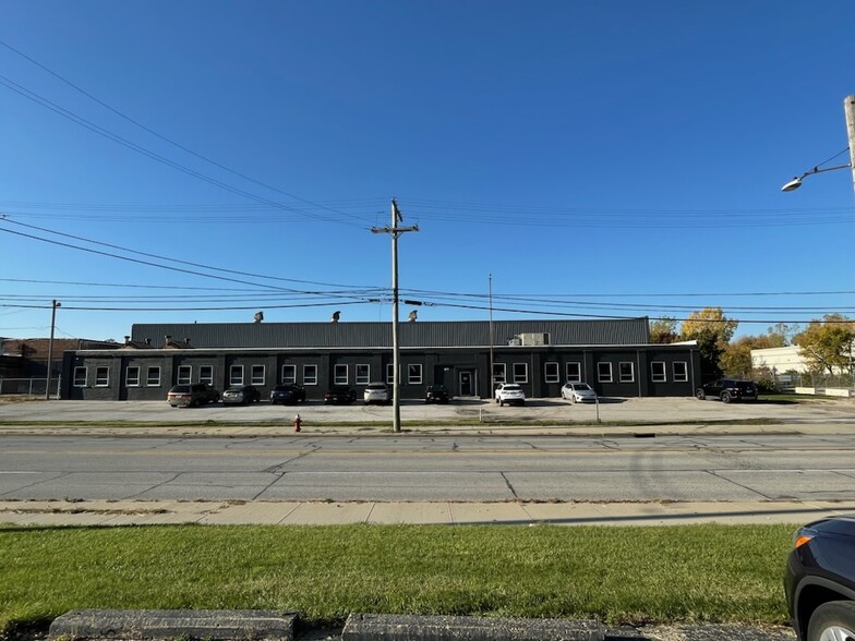 12500 Berea Rd, Lakewood, OH for lease - Building Photo - Image 1 of 4