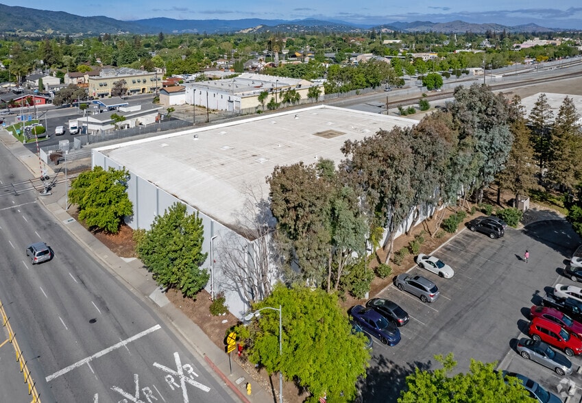 165 E 10th St, Gilroy, CA for lease - Building Photo - Image 2 of 7
