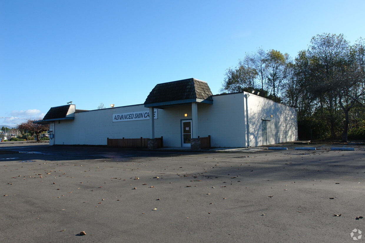 2194 Central Ave, Mckinleyville, CA for lease Building Photo- Image 1 of 1