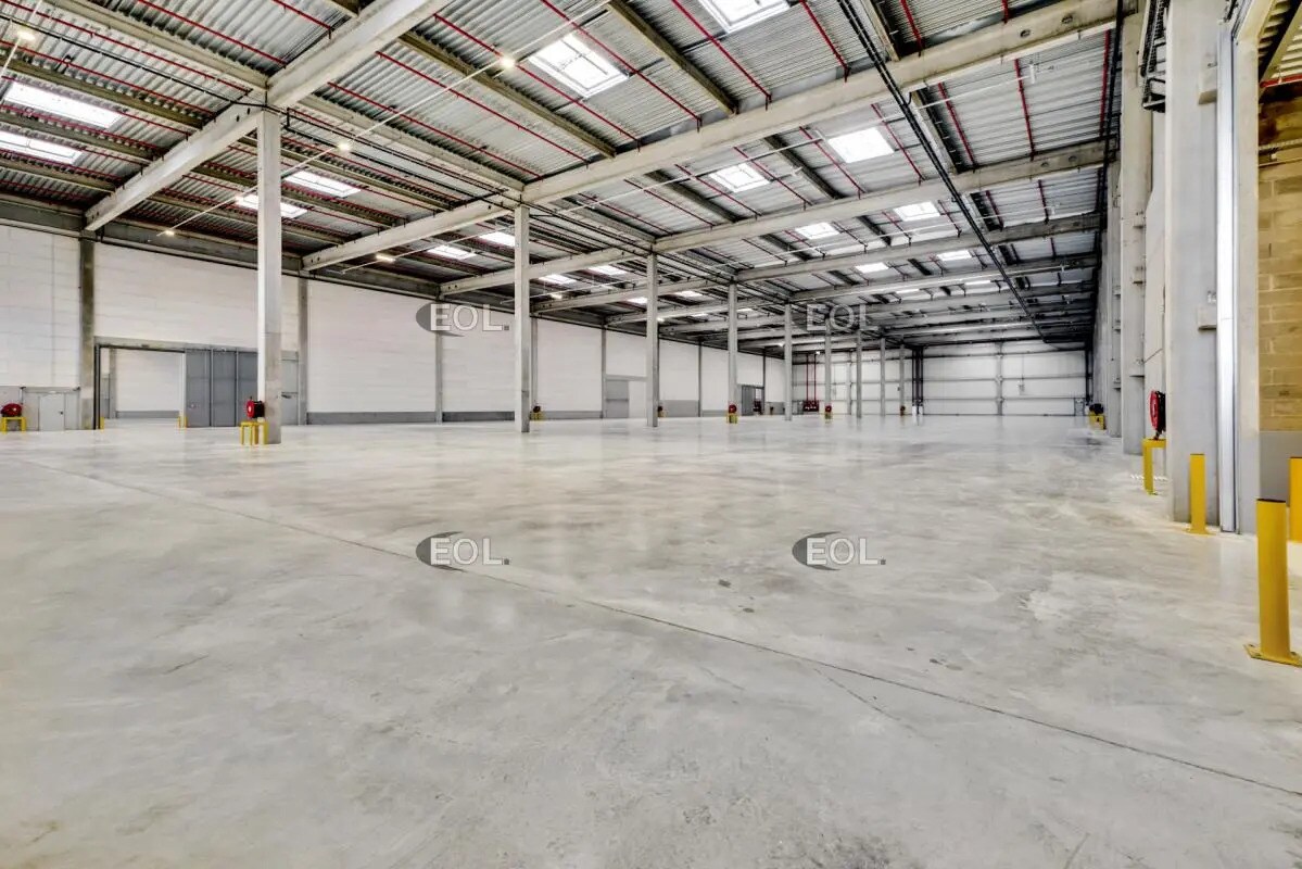 Industrial in Servon for lease Interior Photo- Image 1 of 9