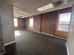 1712 19th St, Bakersfield, CA for lease Interior Photo- Image 2 of 8