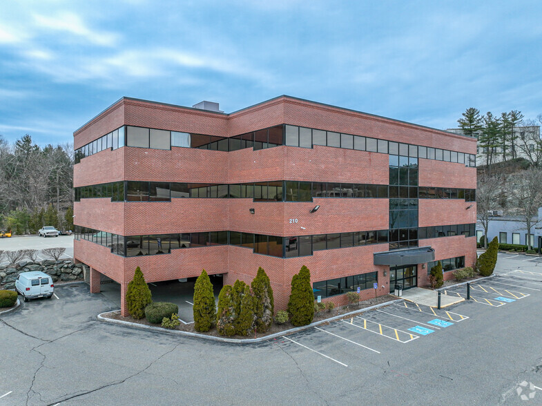 210 Bear Hill Rd, Waltham, MA for lease - Primary Photo - Image 1 of 5