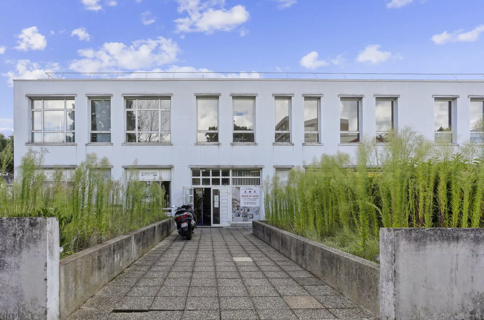 Office in Nanterre for sale Primary Photo- Image 1 of 1